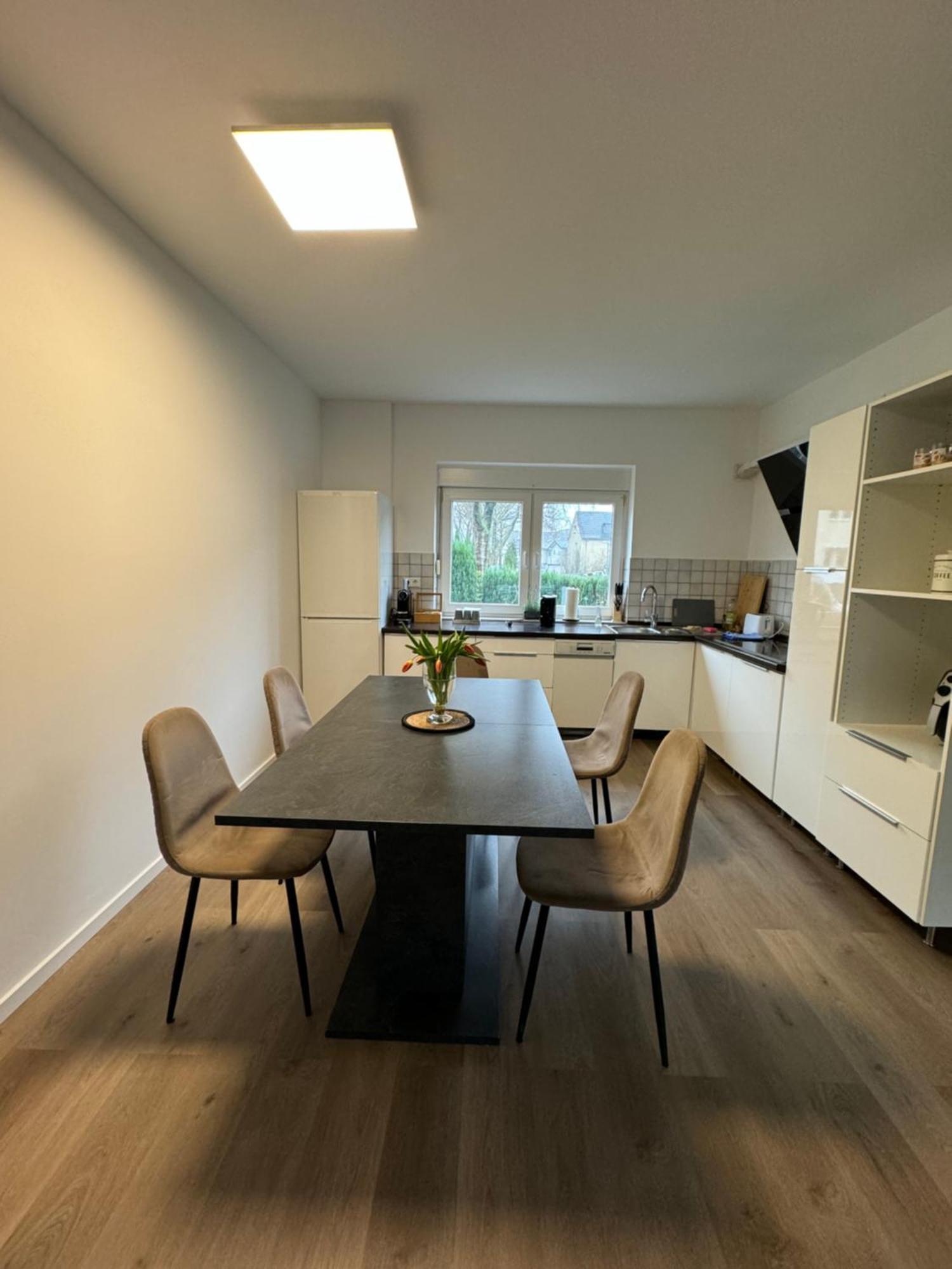 Haus Mit Garten - Kingbett - Wifi - Parkplatz Essen Bagian luar foto