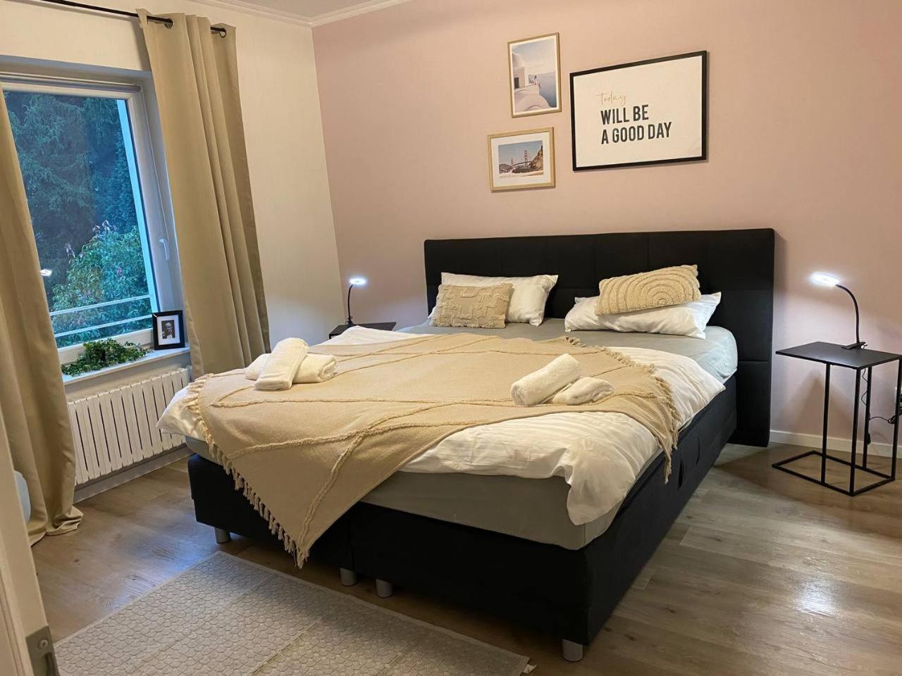 Haus Mit Garten - Kingbett - Wifi - Parkplatz Essen Bagian luar foto